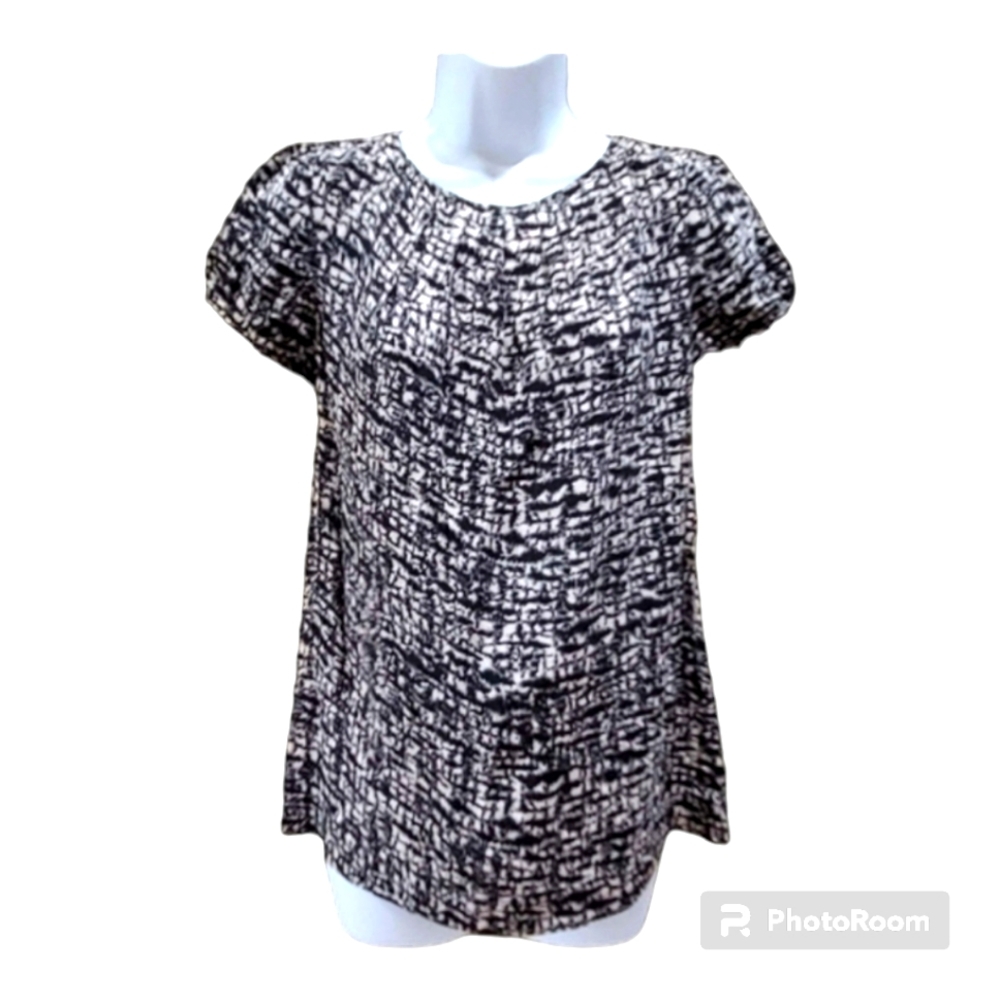 Joie Silk Top Blouse Short Sleeve Size XS Back Button Closure Black White